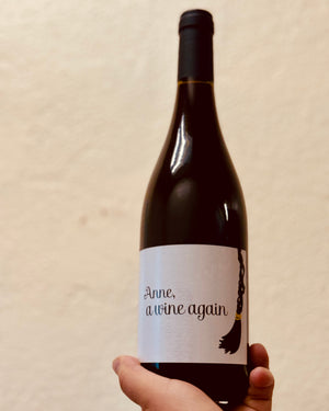 100% Syrah
Languedoc, France.

Woman winemaker - Anne Paillet.
All natural.
Tar and roses with a cherry garnish.
Feral and musky in a damp forest.
Pulpy blueberries.
A rustic ranches hay and saddle barn.
Black olives cured in a stone gravel oil.
Berry compote over spiced violets.