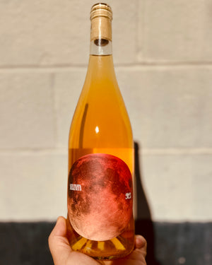 85% Macabeo, 15% Garnacha Blanca&nbsp;
Catalonia, Spain.

Woman winemaker - Marian Barrena.
All natural.
Orange wine.
Fresh and light, gateway orange.
A citrus mistress on a bed of yellow flowers feeding you white chocolate dipped apricots.
Peach smoothie with wet gravel topping.