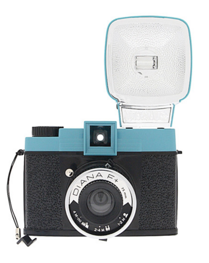 Illuminate and capture your after-dark adventures with this 35mm film camera by Lomography. Mini-sized camera fitted with a powerful flash, this camera produces dreamy, lo-fi images and shoots up to 36 shots per film in square mode and 72 shots in half-frame mode. Use the multiple and long-exposure functions for advanced experimentation.