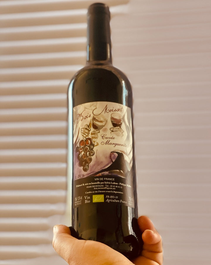 100% Duras Galliac, France.  Woman winemaker - Sylvie Ledran. All natural. Chillable red. A wild bouquet on the nose of black pepper and cinnamon stewed together with dried figs and plums. Geeky grape alert! Antique road show and Grandma's house. Super crispy crunchy funky fresh. Purple markers.