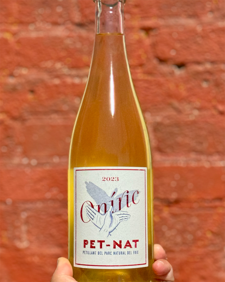 70% Xarel-lo and 30% Muscat
Penedés, Spain.

Woman winemaker - Maria Barrena
All natural.
Pét-nat (natural bubbles)
Supa Dupa Fly like when the wine rain hits your window.
Green apple goddess.
Herbel heiress.
Rich, dry and yeasty.
Honeydew and ginger.
Floral mousse.
Grapefruit grip.
Hazy tickle.