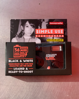 Preloaded with Lomography Lady Grey ISO 400 film, this reloadable camera is perfect for beginners and can be reloaded with any 35 mm film! (hello, eco-friendly!) B&W film camera