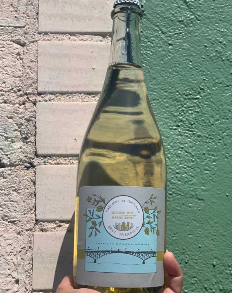 100% Chenin Blanc Portland, Oregon.  Woman winemaker - Kate Norris. All natural. Pét-Nat (bubbles). Sizzle + pop. All the tingles like a perfect first kiss! White peaches and dried ginger. Star spangled American Sparkling.
