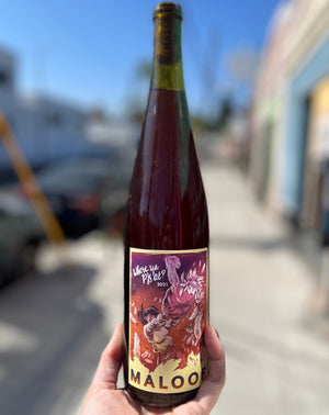 65% Pinot Gris, 35% Riesling Dundee, Oregon.  Woman winemaker - Bee Maloof. All natural. Orange wine. 50% Carbonic. 50% skin contact. Dry + balanced. Scrumptious. The ultimate play day in a glass.
